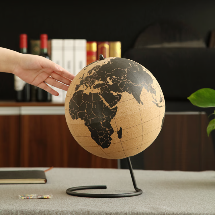 Small Travel Cork globe With Pins, 15 cm Diameter