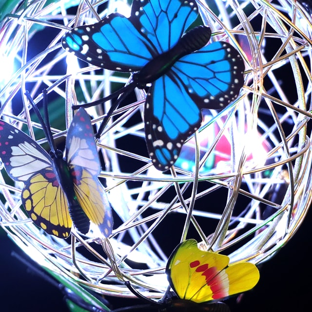 Waterproof Outdoor Solar Garden Light with Butterfly Pendant, Metal Mesh Hanging Decorative Light for Patio, Yard & Garden